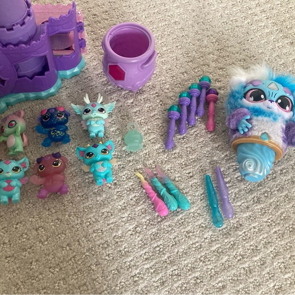 Magical Mixies  Castle Playset with lots of Mixies - Picture 3 of 6